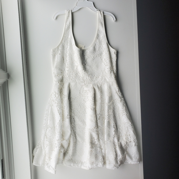BNWT white floral lace skater dress - Picture 2 of 3